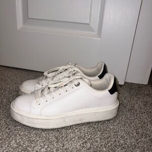 White and black leather sneakers good condition